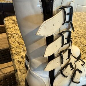 DEMONIA SLACKER 160 WOMENS US 7 White Combat Boots with Black Buckles